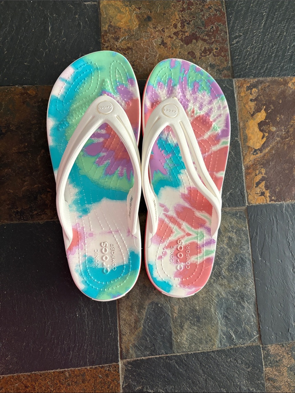 CROCS Women’s Pastel Tie-Dye Flip Flop Sandals with White Straps size 8. EUC